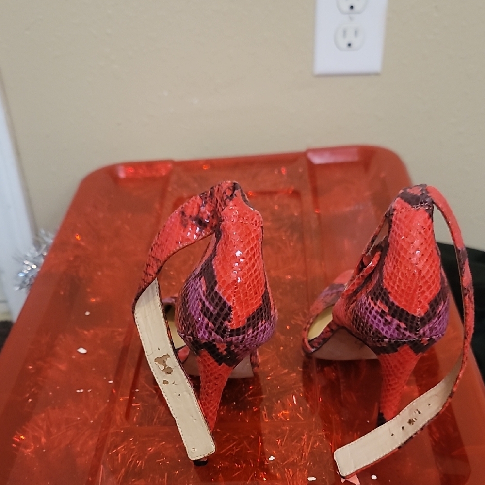 Snakeskin Pointed-toe Heels - Picture 6 of 6
